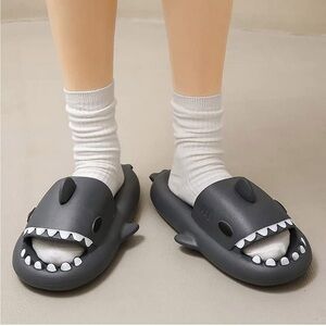 GRAY SHARK soft cloud slippers slides size 44-45